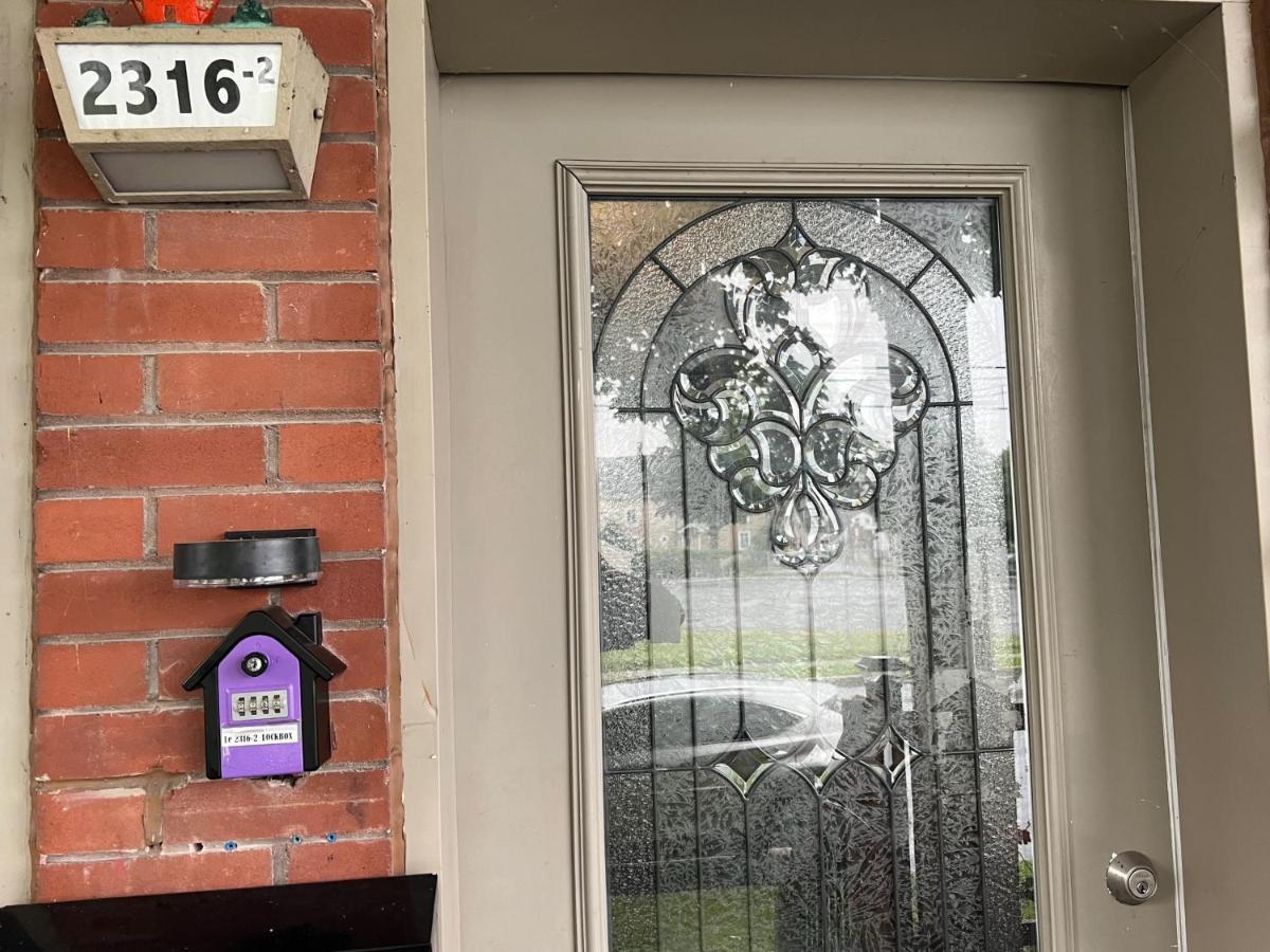 Le 2316 Apartment Saint-Hyacinthe Luaran gambar