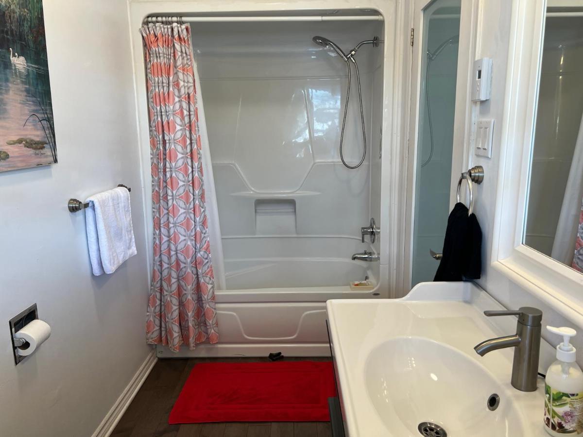 Le 2316 Apartment Saint-Hyacinthe Luaran gambar