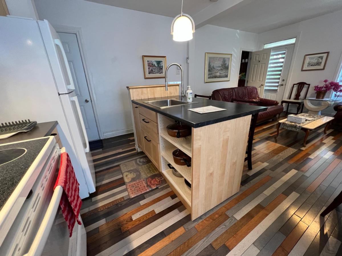 Le 2316 Apartment Saint-Hyacinthe Luaran gambar
