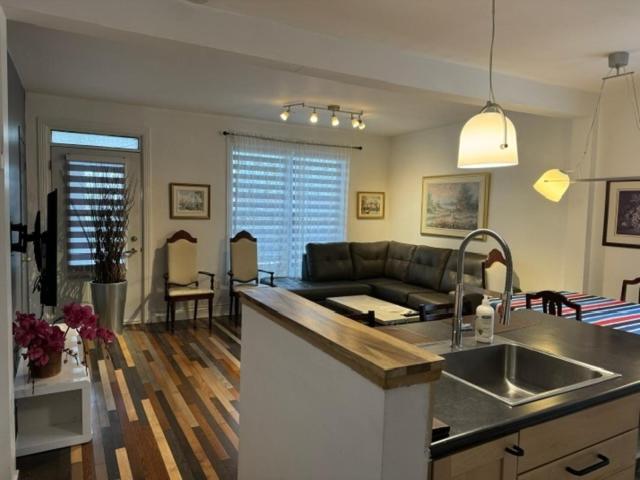 Le 2316 Apartment Saint-Hyacinthe Luaran gambar